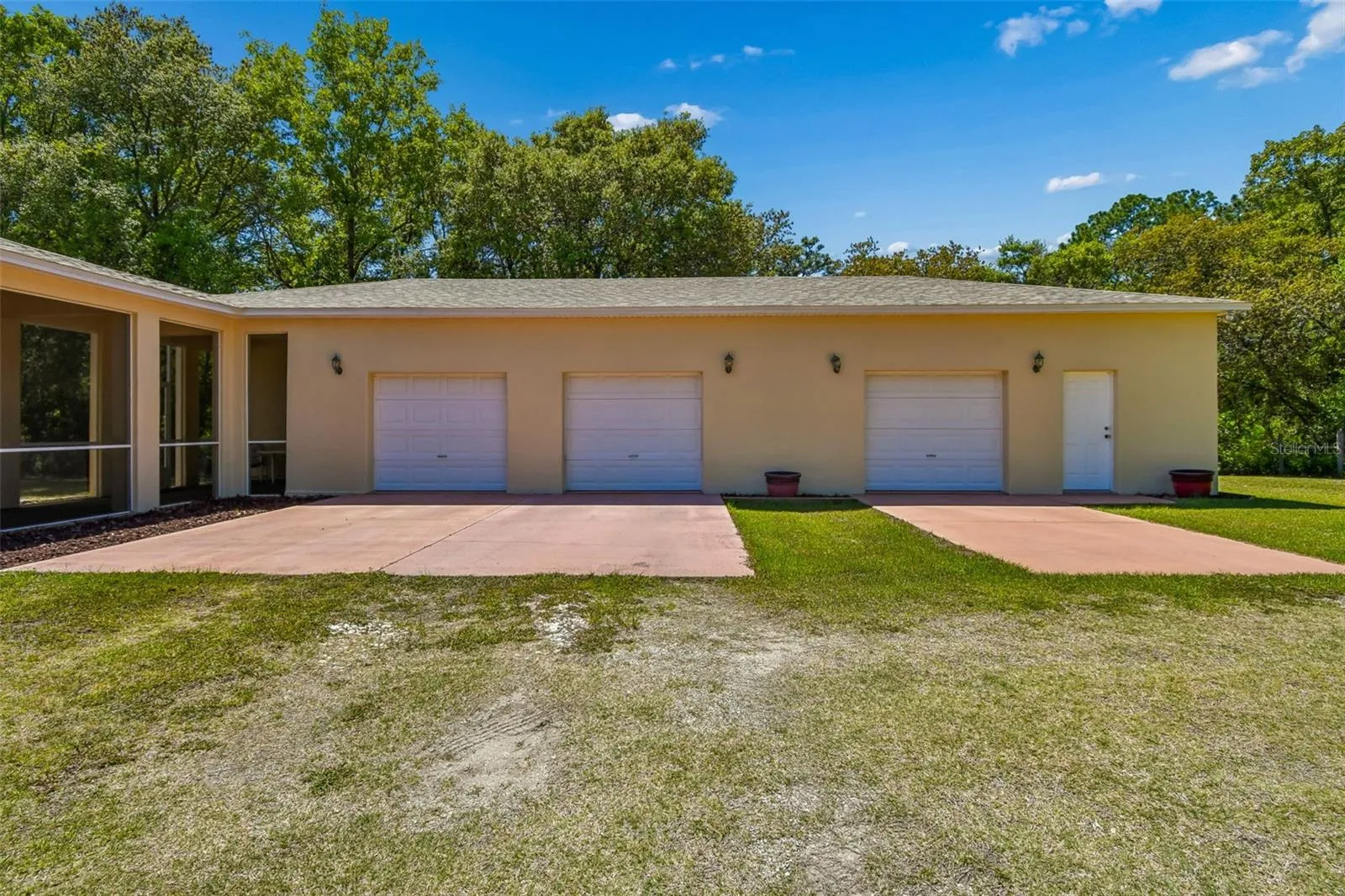 1573 SQ FT garage / workshop
