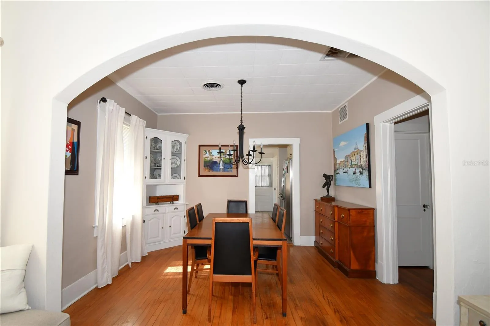 Dining Room - Archway