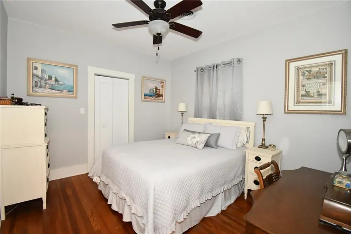Master Bedroom - Walk in Closet