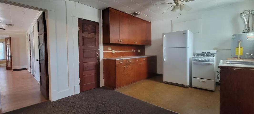 1840 Upstairs 3/1