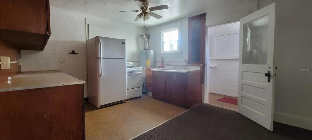 1840 Upstairs 3/1