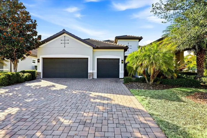 SUMMERVILLE WITH 10 FOOT+ CEILINGS