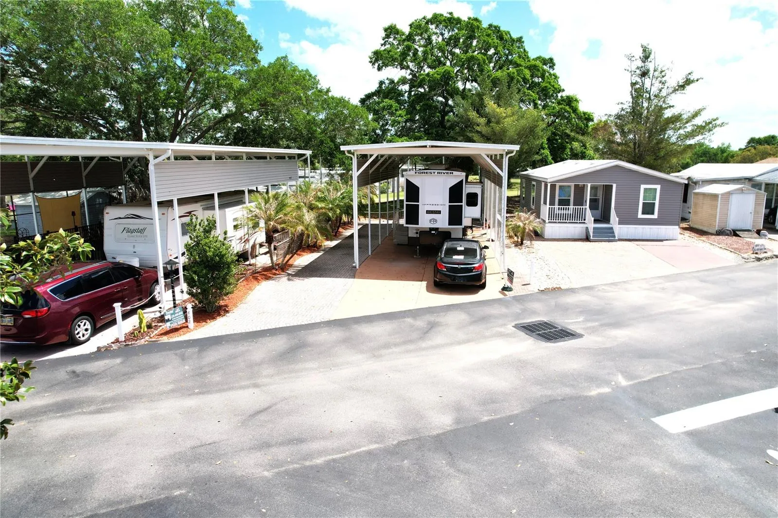 Welcome to 402 Golfview Dr.