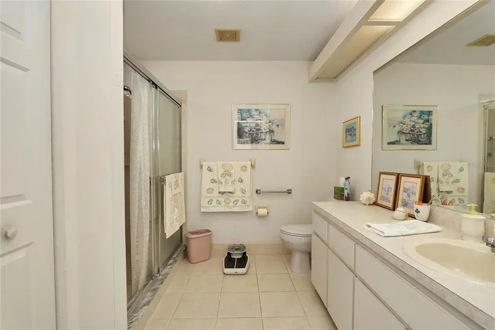 ENSUITE BATHROOM