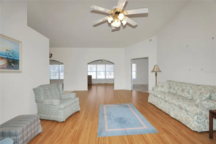 LARGE LIVING ROOM