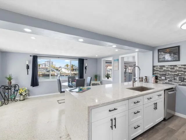 Gorgeous granite countertops!