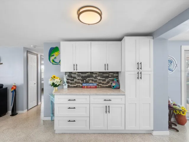 Kitchen/Bar area