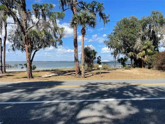 Lake Reedy at entrance of the community