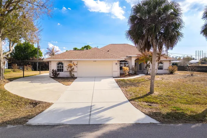 3/2/2 home on oversized parcel. Extra storage and parking.
