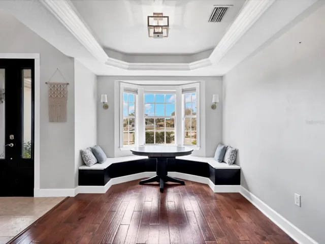 Dining room with Bay window Banquette