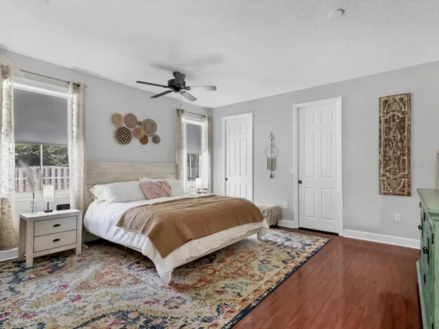 2 Walk-in closets