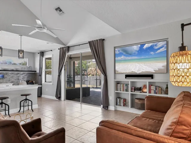 Open to Kitchen & Lanai