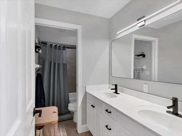 2nd Bathroom, dual sinks
