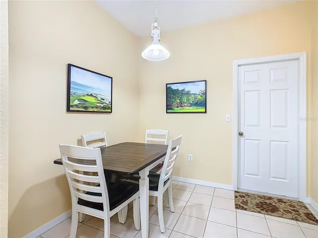 Eat-in Kitchen