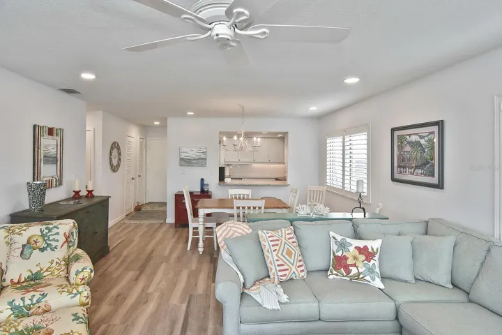 Living/dining area