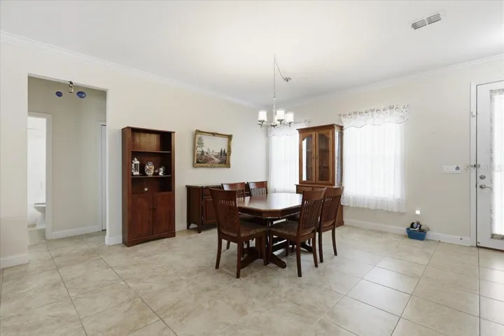 Dining to split bedrooms