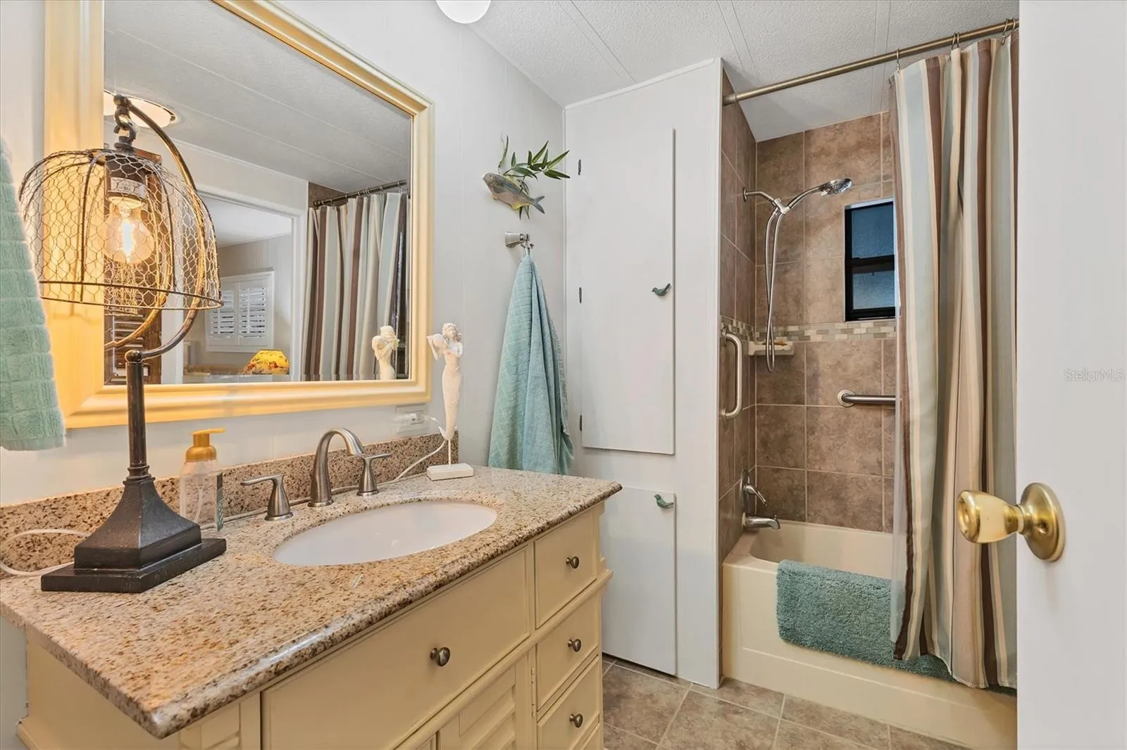 Second/en-suite bathroom
