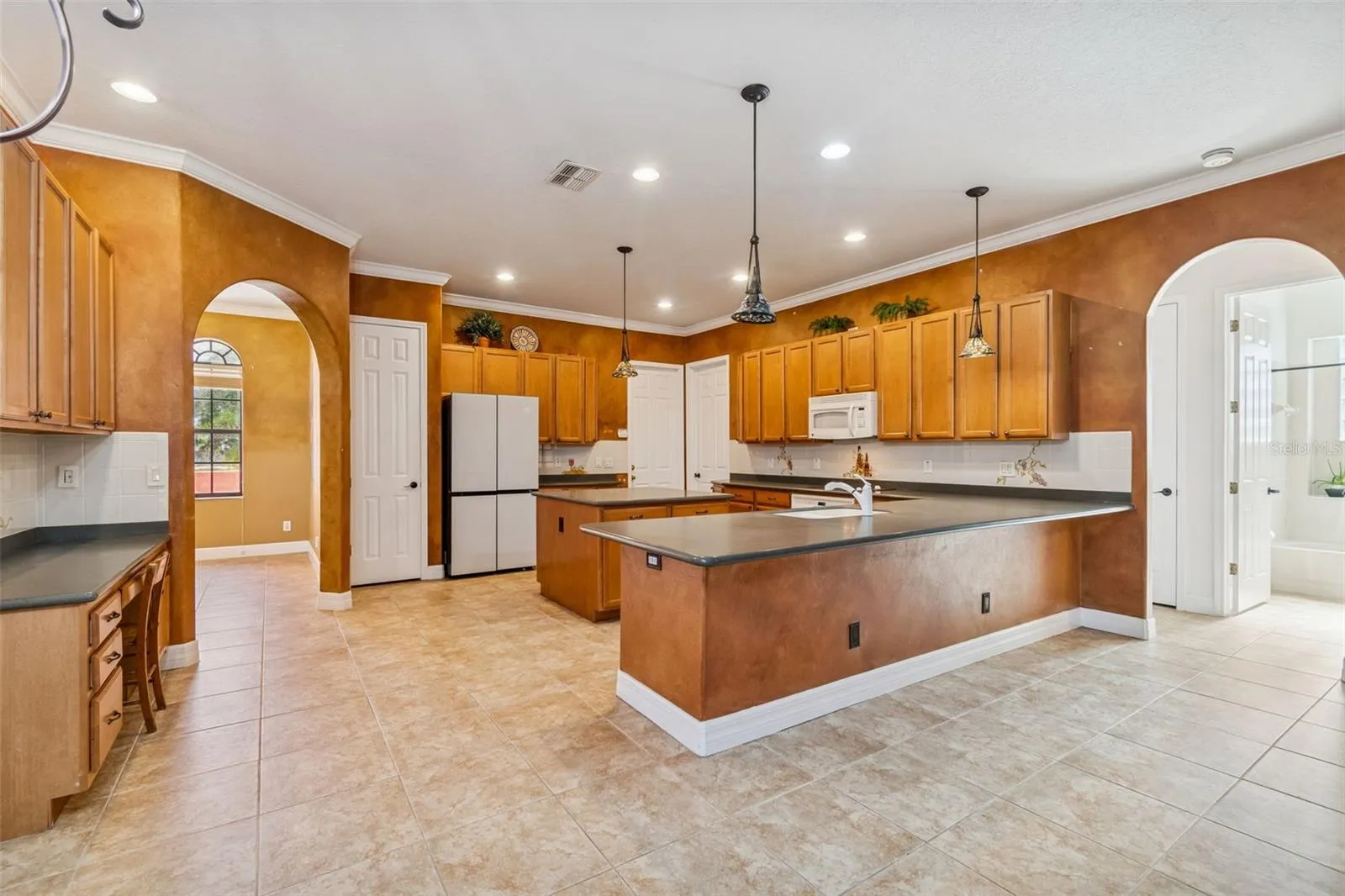Barstool seating off kitchen