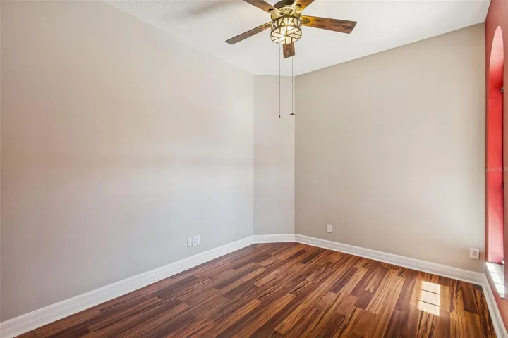 Office/flex to right of primary