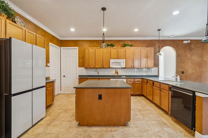 Plenty of prep space on kitchen island