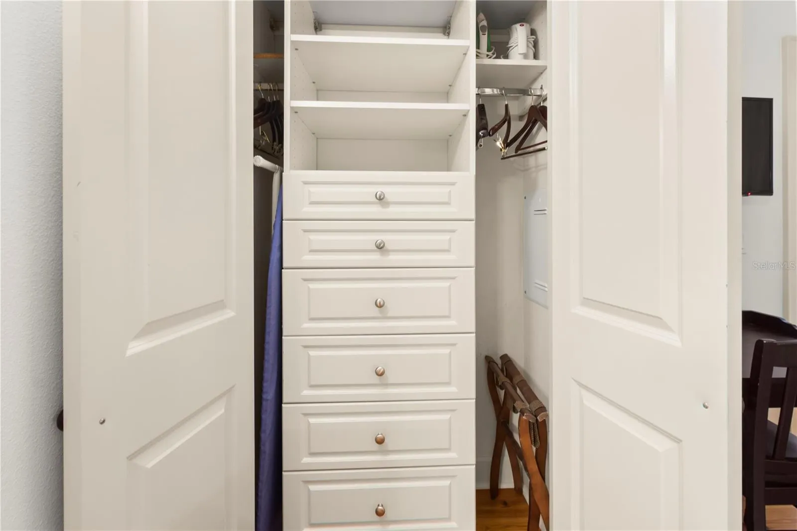 GUEST BEDROOM BUILT-IN CLOSET