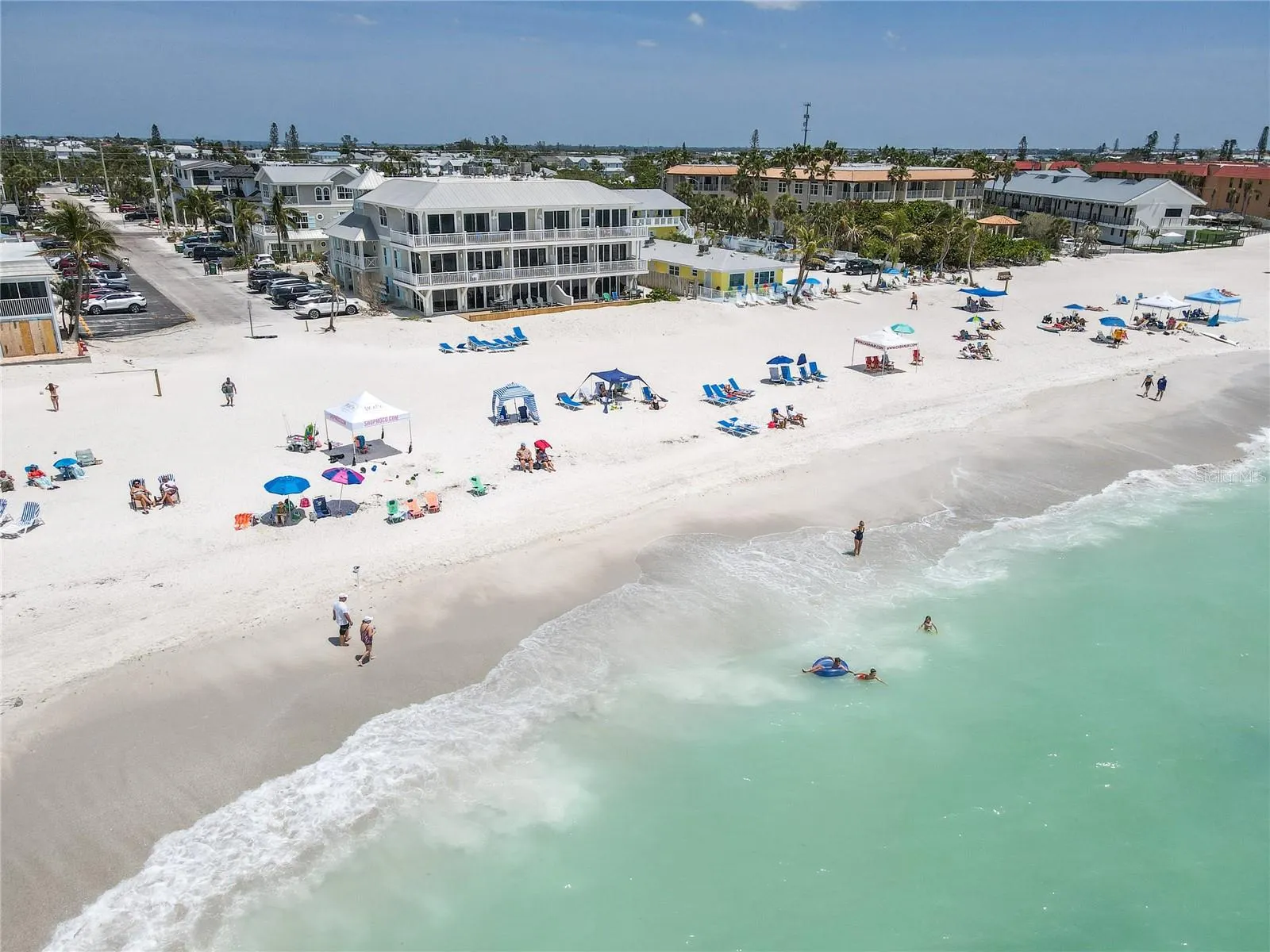 BEACH INFRONT OF MAINSAIL INN