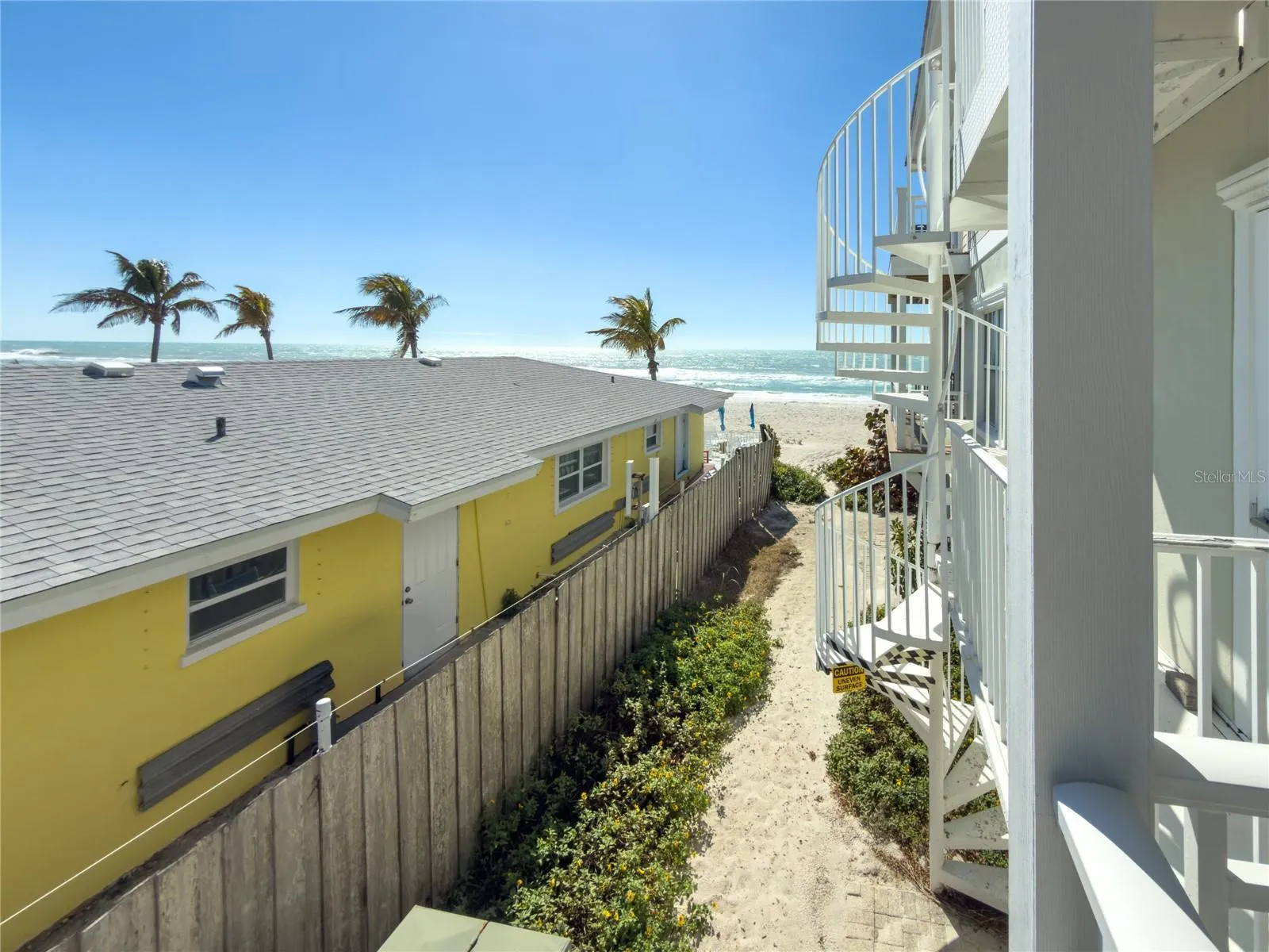BALCONY OCEAN & BEACH VIEWS