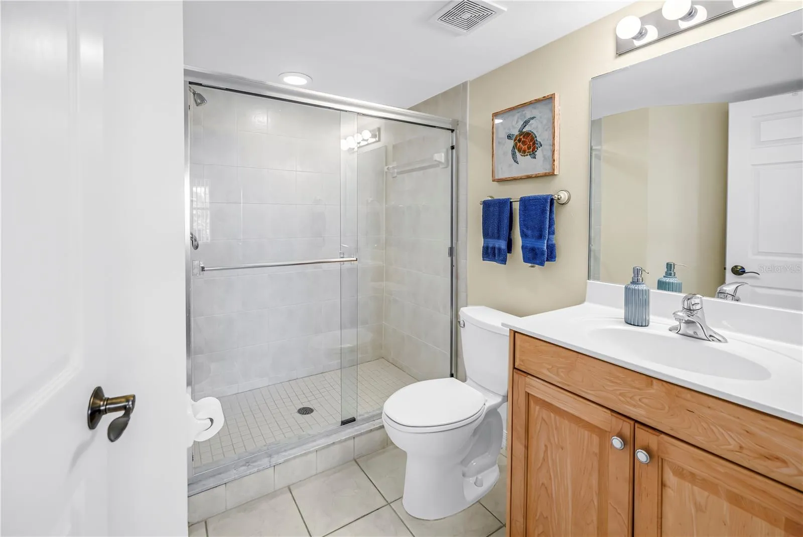 En suite guest bathroom