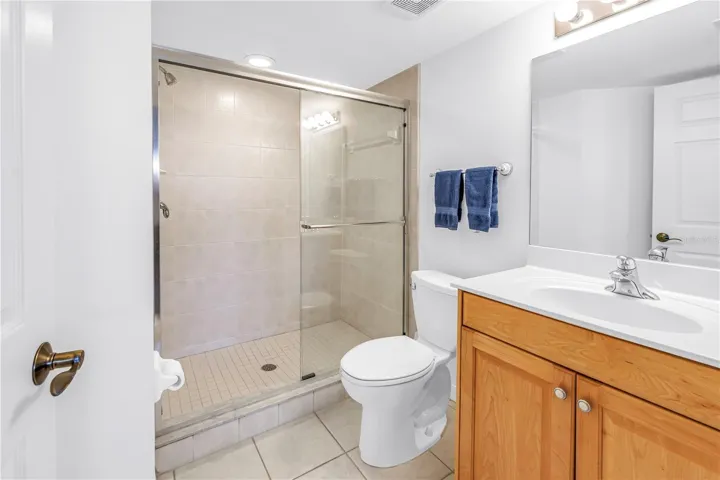 En-suite guest bathroom