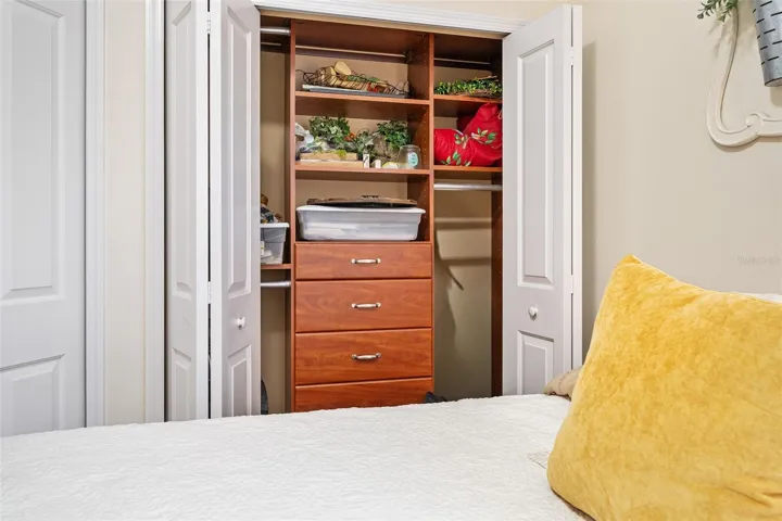 Closet system