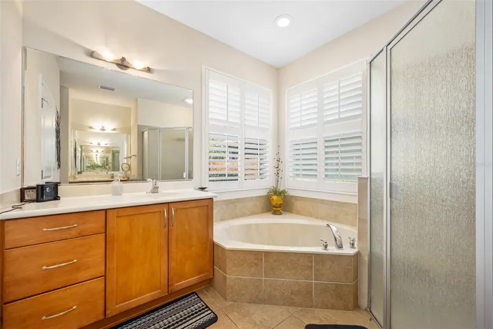 Separate soaking tub