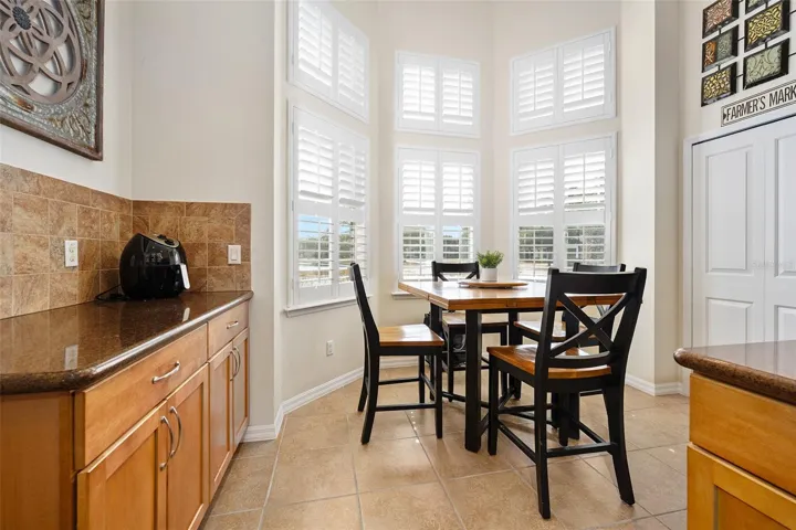 Eat-in kitchen