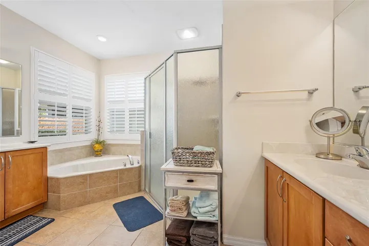 Dual split vanities