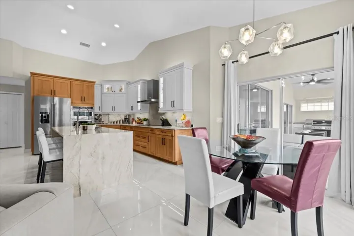 Eat-in Kitchen