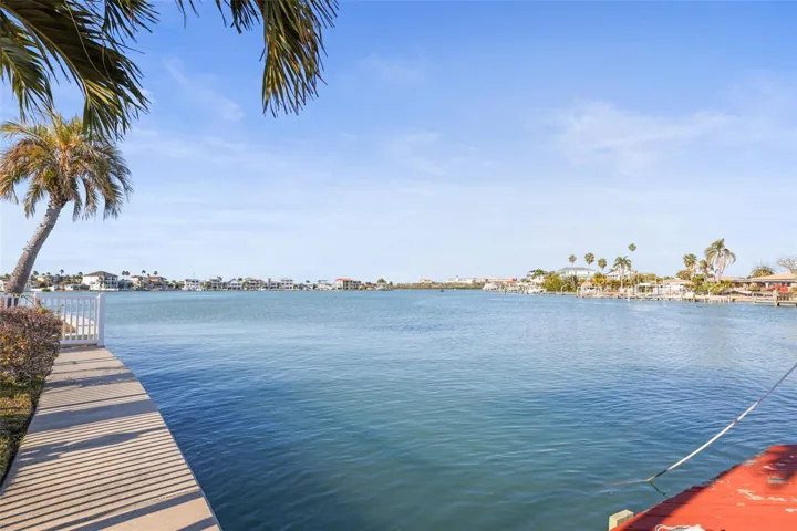 WIDE OPEN VIEWS AND BOATING ACCESS