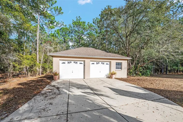Detached Garage