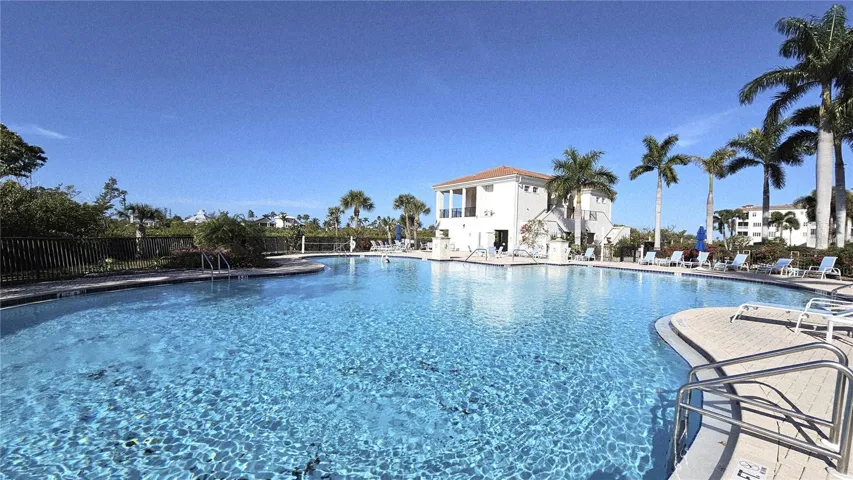 Large heated pool +spa