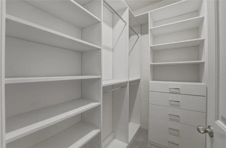 Master Walking Closet