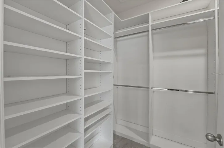 Master Walking Closet