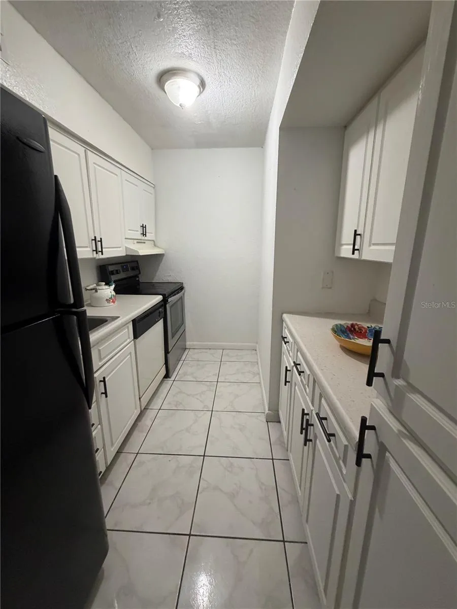 full kitchen