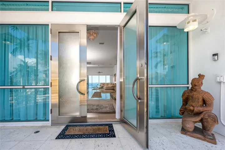 Grand entrance into the 2nd Floor Family Room with view through to Bay