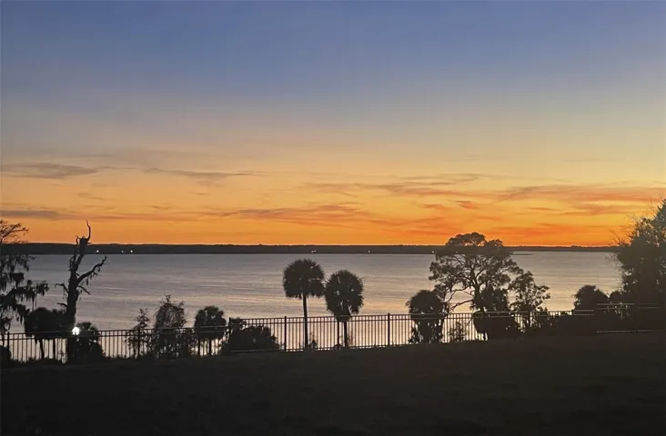 Lake Dora sunset view from private park
