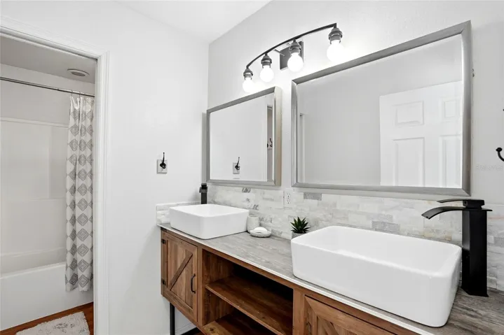 Upstairs full bath