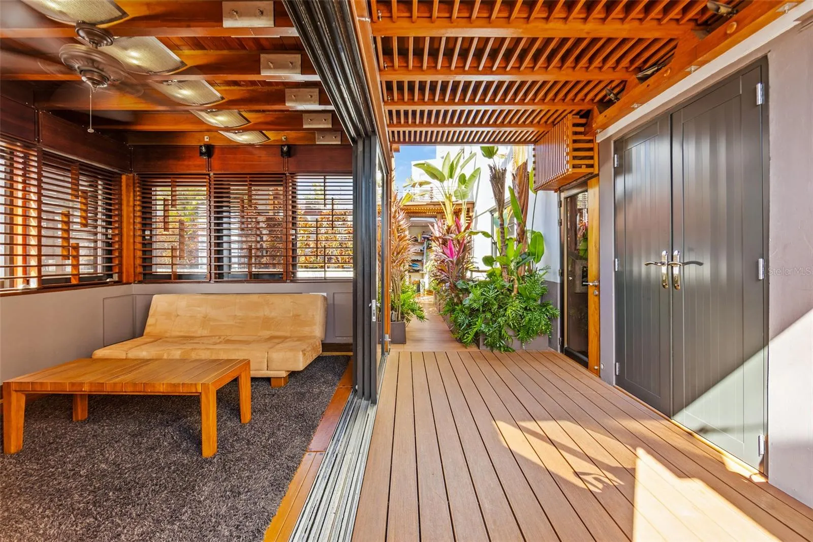 Rear terrace den