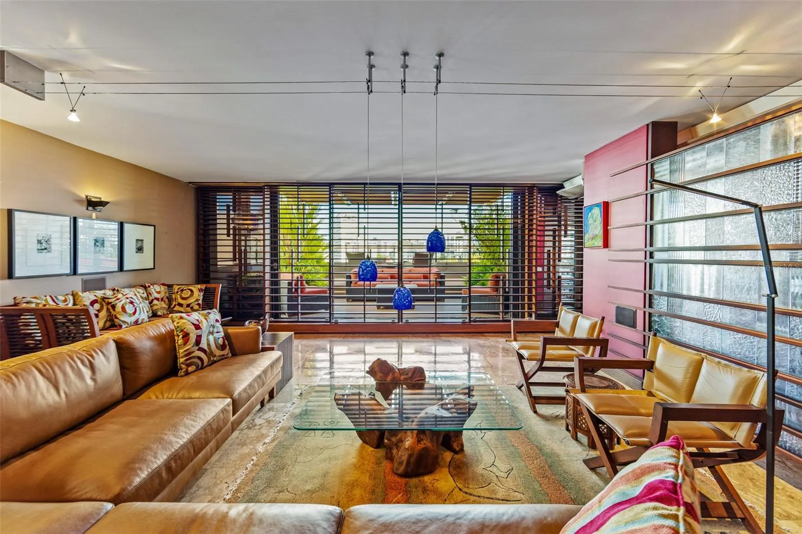 Living room facing the terrace