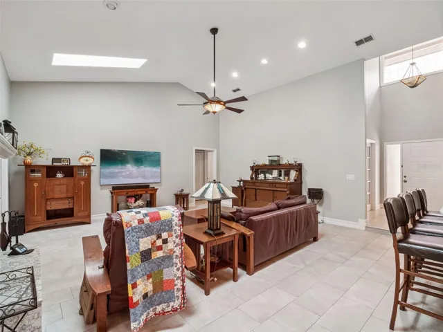 Private Owner’s Retreat. With New Carpet