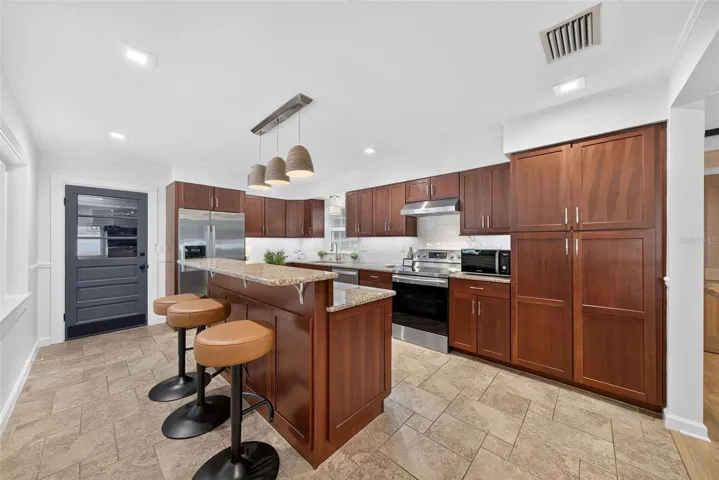 Kitchen17'x12'