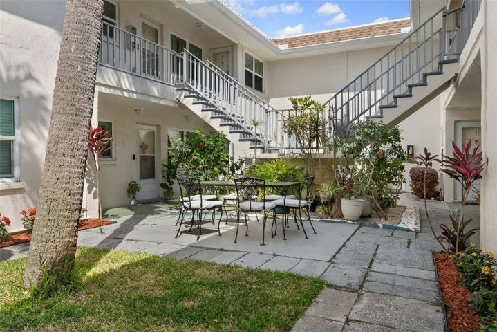 Several places to sit and enjoy the Florida weather
