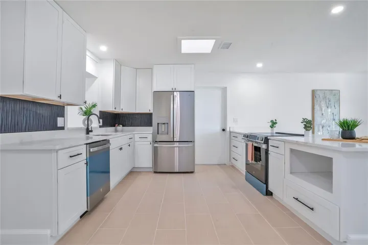 Brand New Kitchen: Stainless Steel Appliances, Snackbar, Slow Close Cabinets, Copper Sink, Quartz Counters, Separate Cabinets for Coffee/Wine Bar