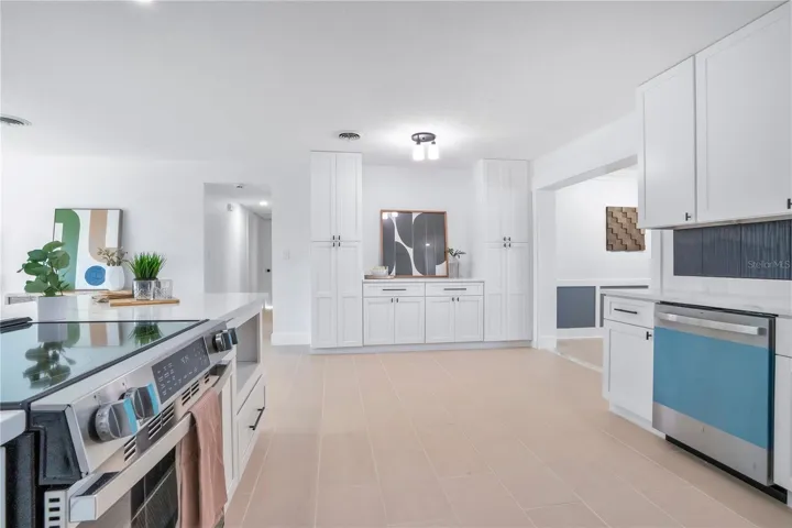 Brand New Kitchen with Bonus Cabinets that Could be Coffee or Wine Bar